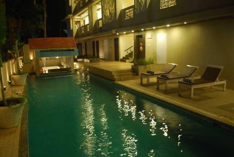 Resort De Crossroads 卡兰古特 外观 照片